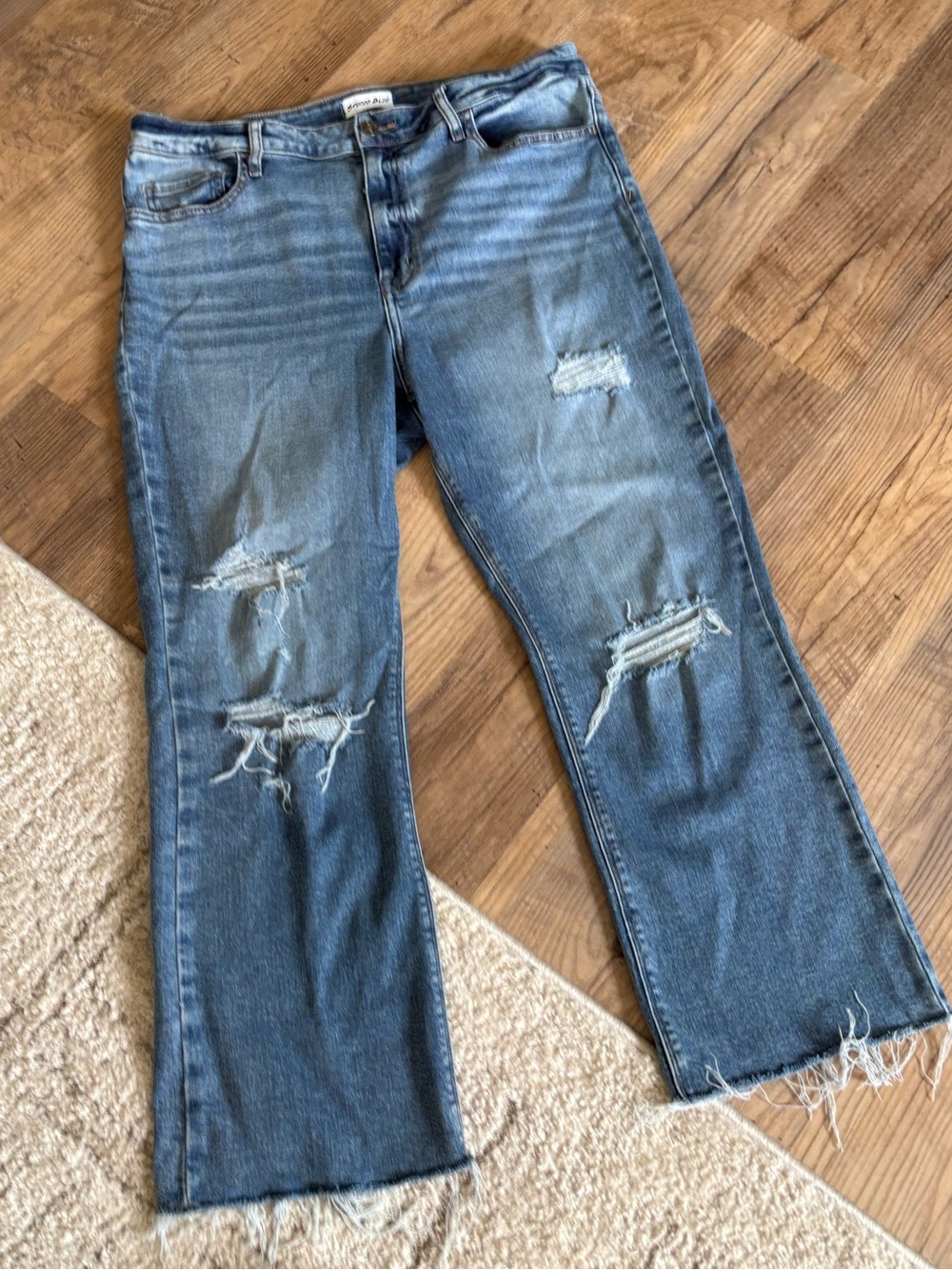 STUDIO BLUE Distressed Women's Jeans